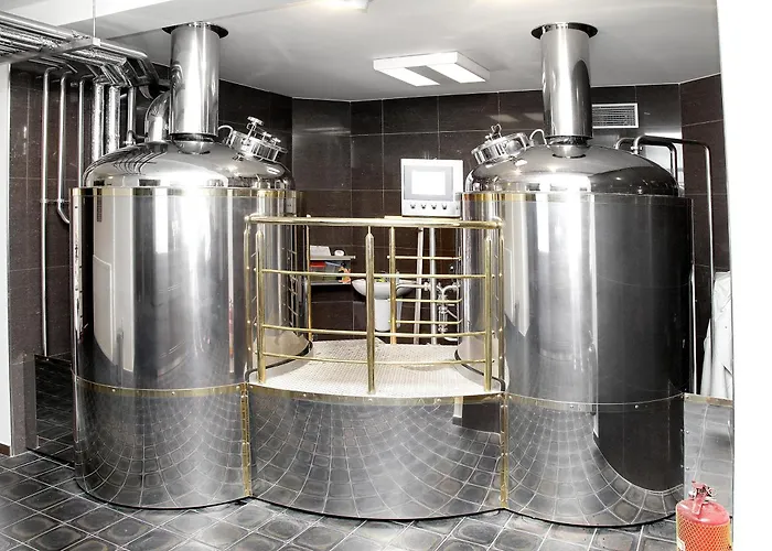 Pivovar A Restaurace Faltus מלון *